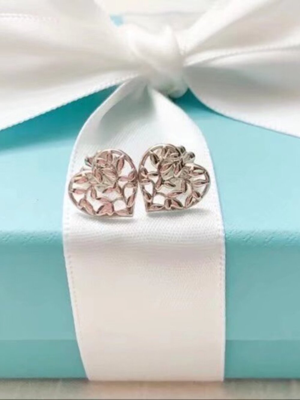 Authentic Tiffany & Co. earrings - Picture 2 of 6